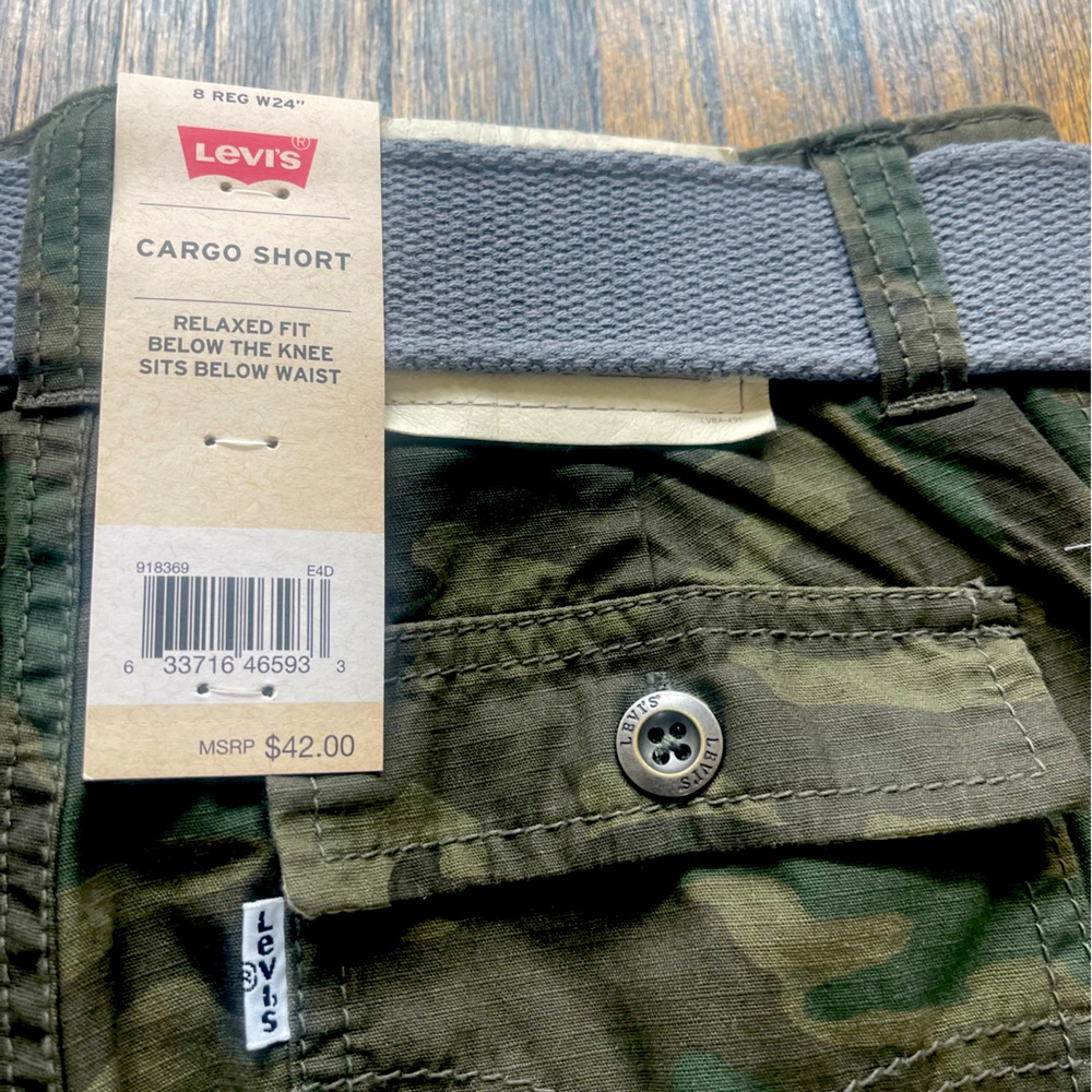 Levi’s Cargo Short Camo. Boys 7 Reg W24”. New with tags.